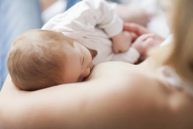 Zdjęcie Jak wytwarza się pokarm w piersiach i co wpływa na laktację