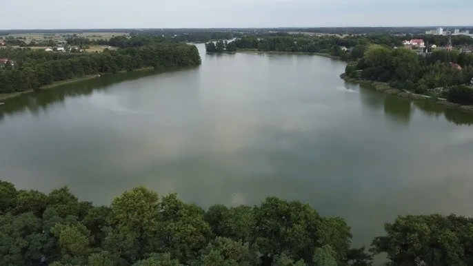 Zdjęcie Jezioro Lubieńskie: piękne miejsce na relaks i wędkowanie w naturze