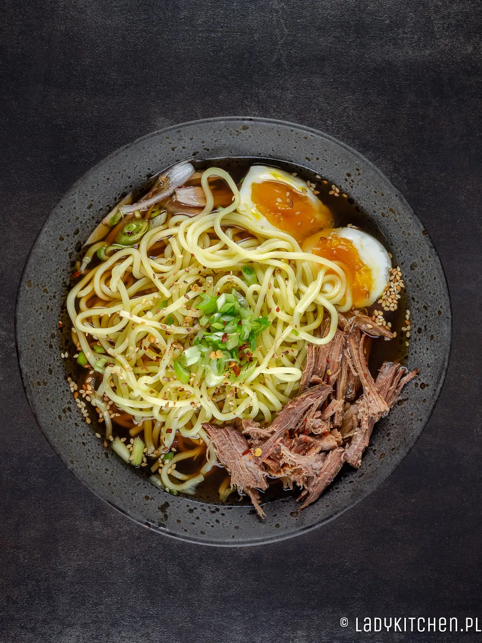 Zdjęcie Jak gotować makaron ramen, aby uniknąć sklejania i uzyskać smak