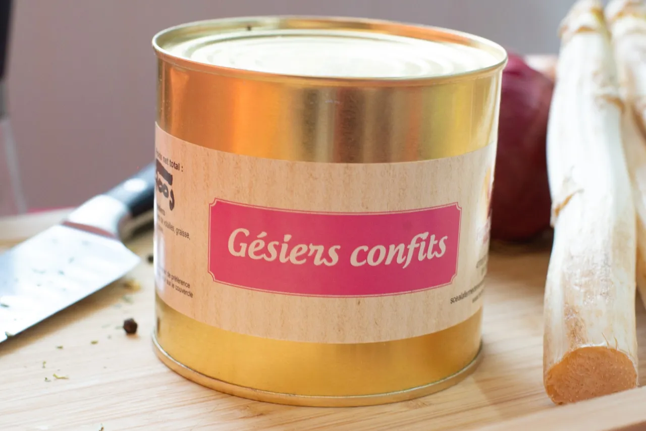 Assortiment de gésiers de volaille frais et confits