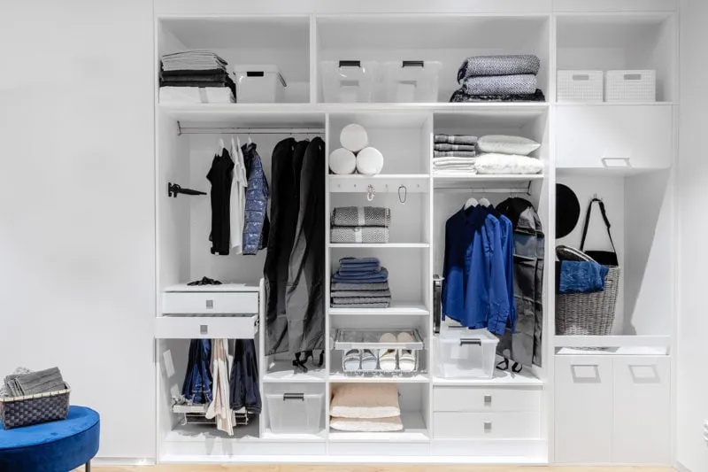 szafa przed i po organizacji ubrań