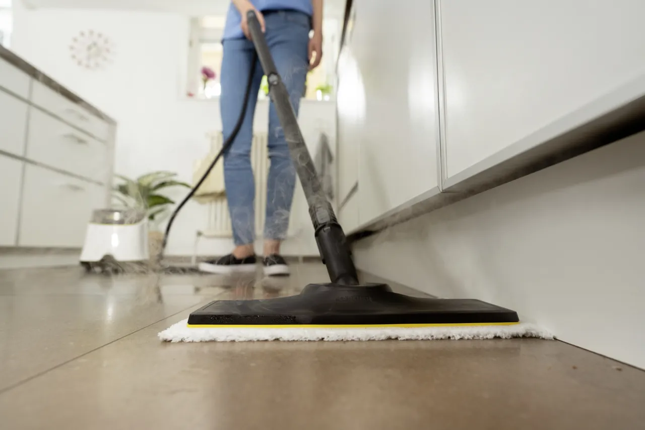 Technika mycia podłóg mopem parowym