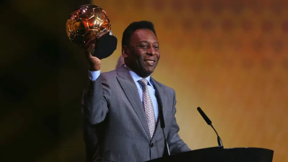Pelé odbiera honorową Złotą Piłkę 2014