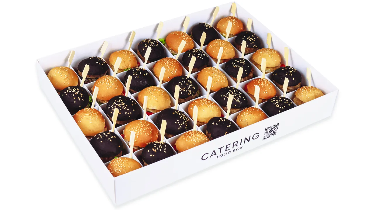 Mini hamburgery gdzie kupić? Pudełko z r&oacute;żnymi mini burgerami, idealne na imprezę.