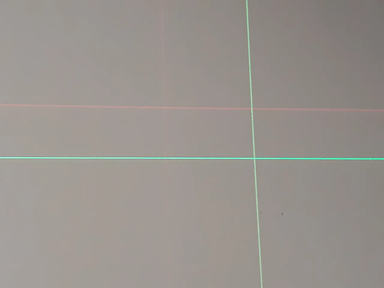 Laser zielony kontra czerwony porównanie widoczności