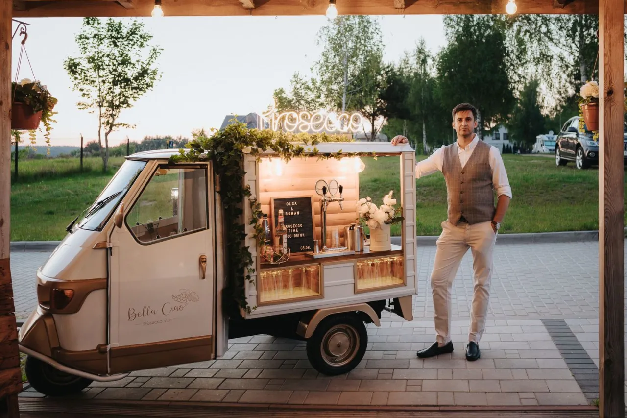 Prosecco Van ściana kieliszk&oacute;w wesele