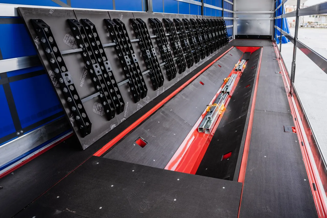 naczepa coilmulda z kręgami stalowymi