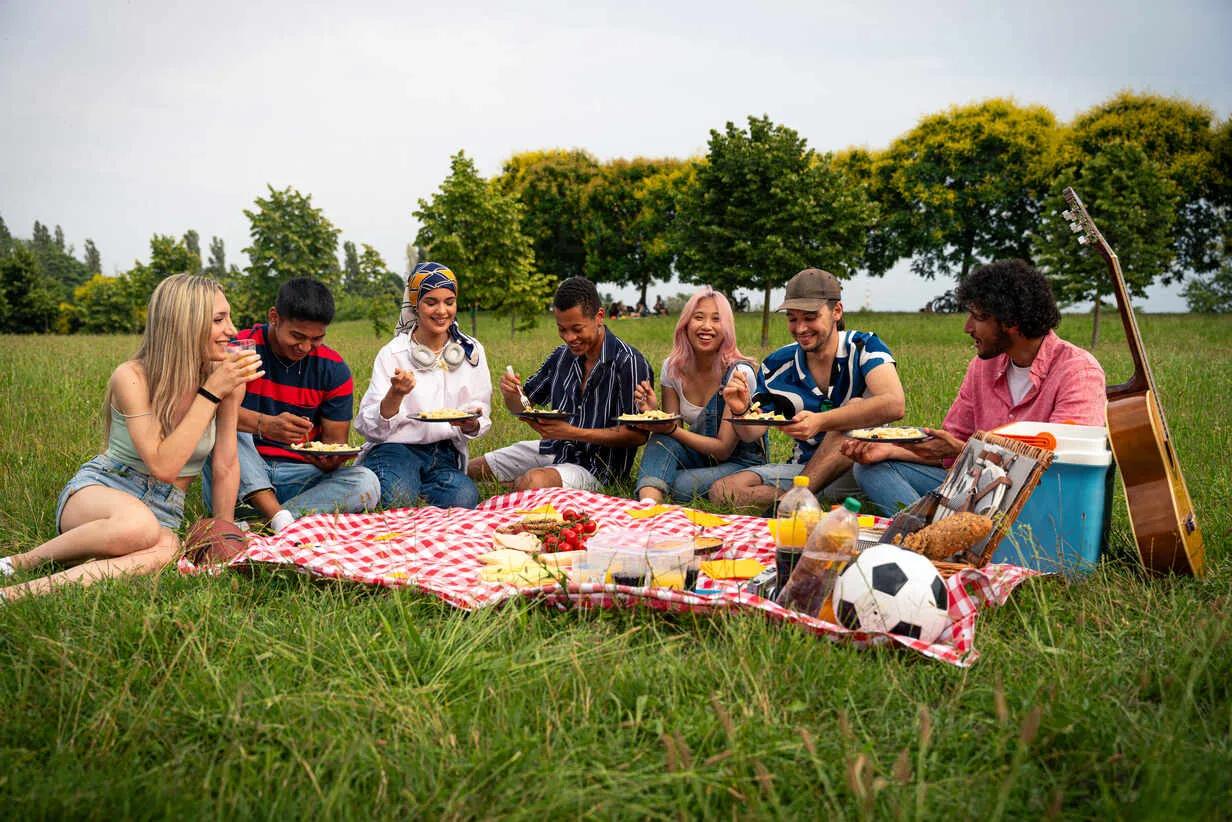 Jugendliche Picknick Park Freunde