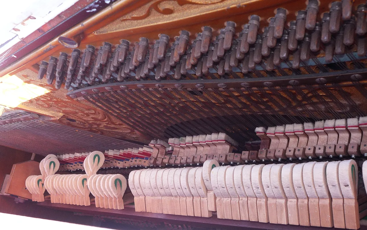 rzeczoznawca wyceniający antyki meble