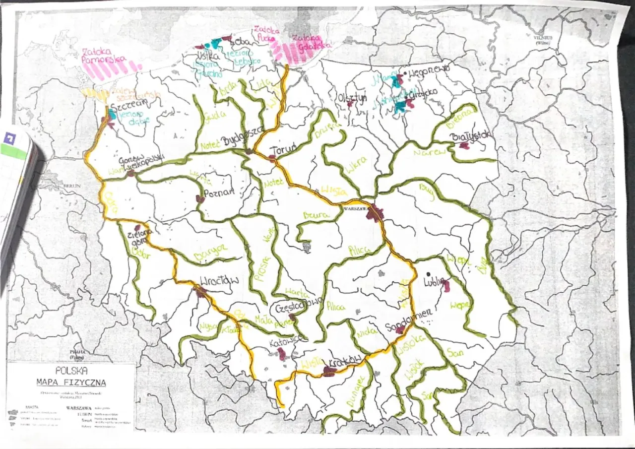 Mapa Polski z zaznaczonymi regionami wędkarskimi, widoki jezior i rzek