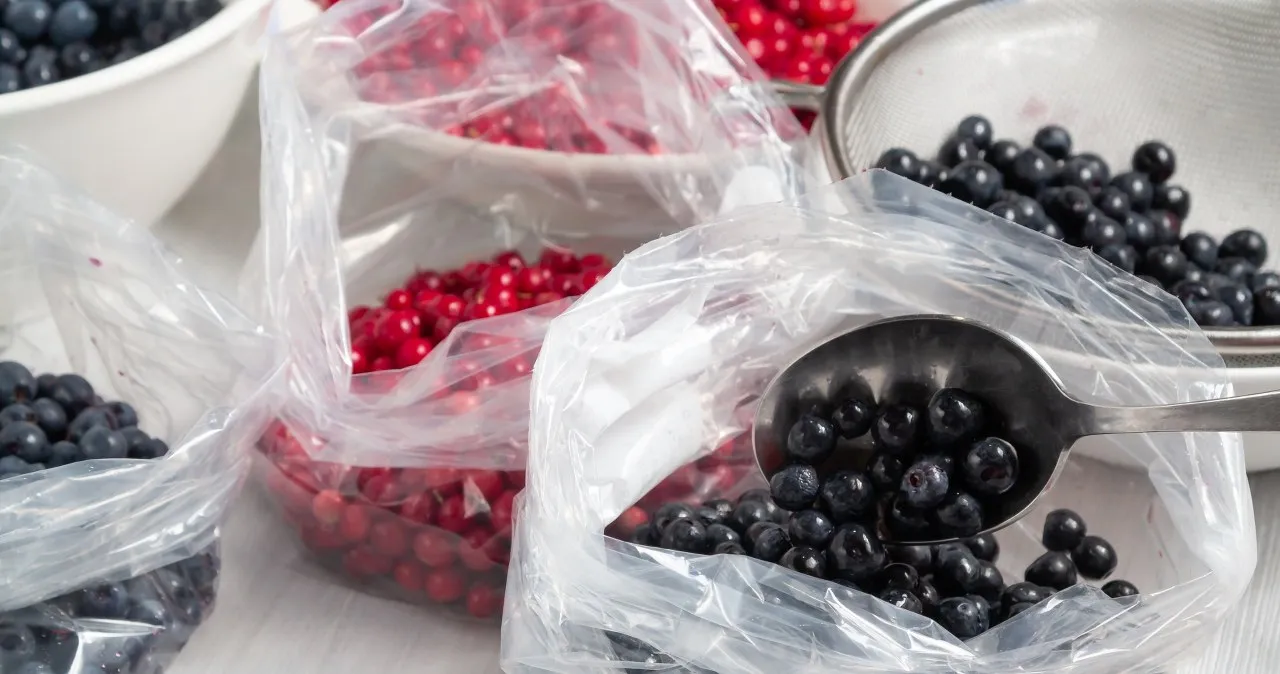 Przygotowanie owoców do mrożenia krok po kroku