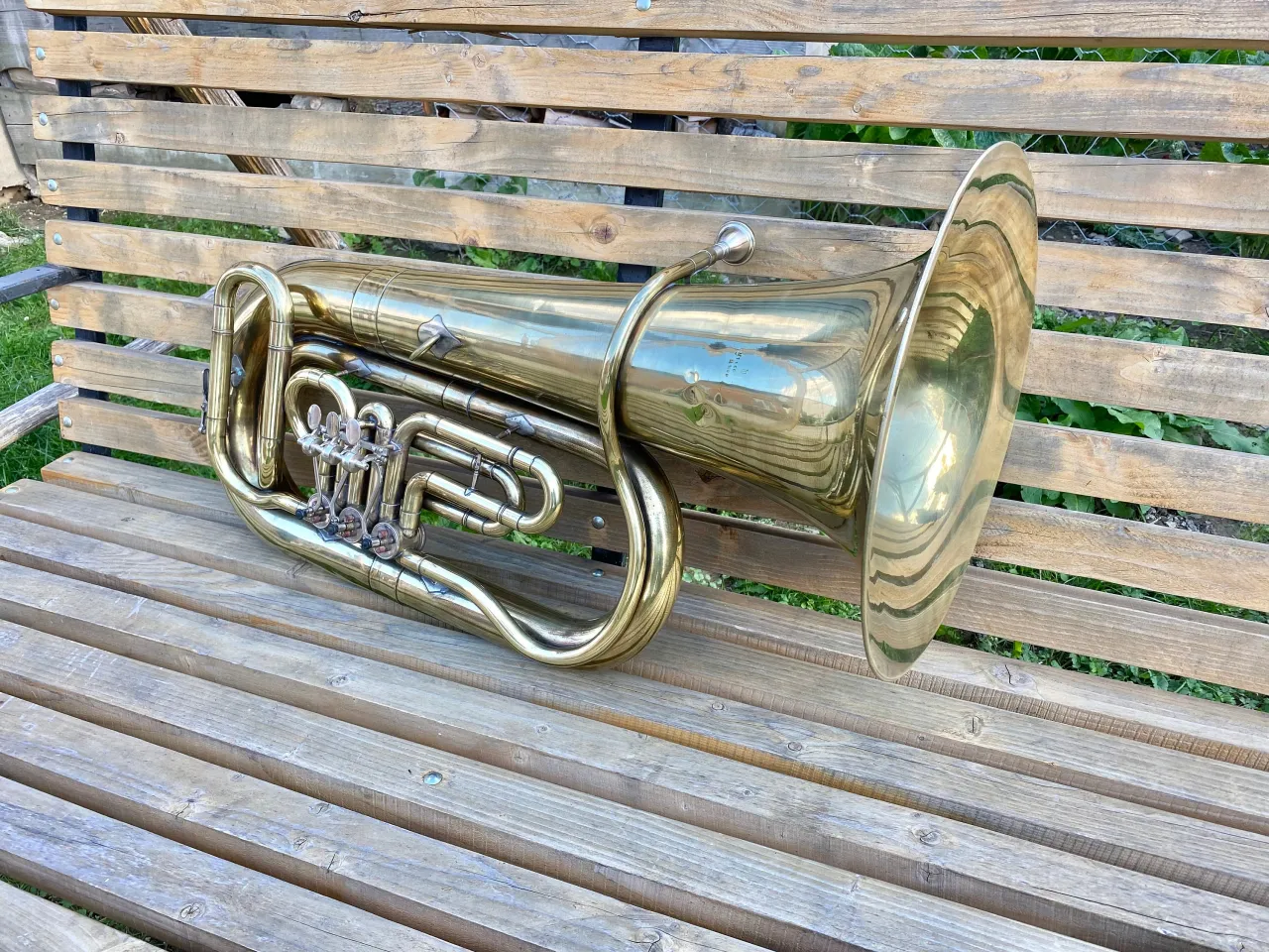 Tuba instrument dęty blaszany