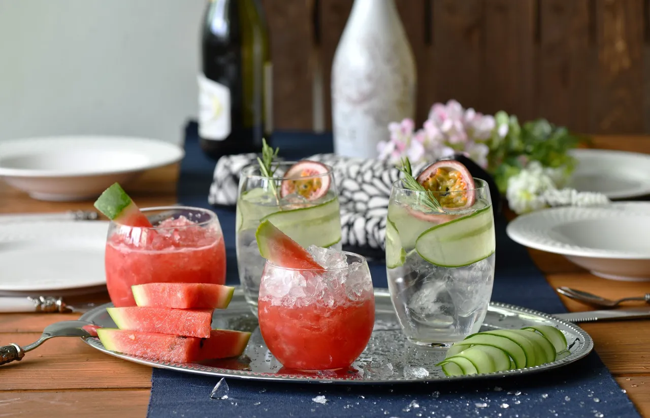 Dekoracje do drinków owoce i szkło