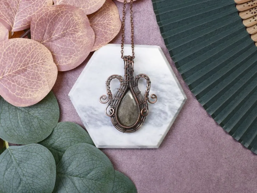 Naszyjnik wire wrapping z surową bryłką kamienia