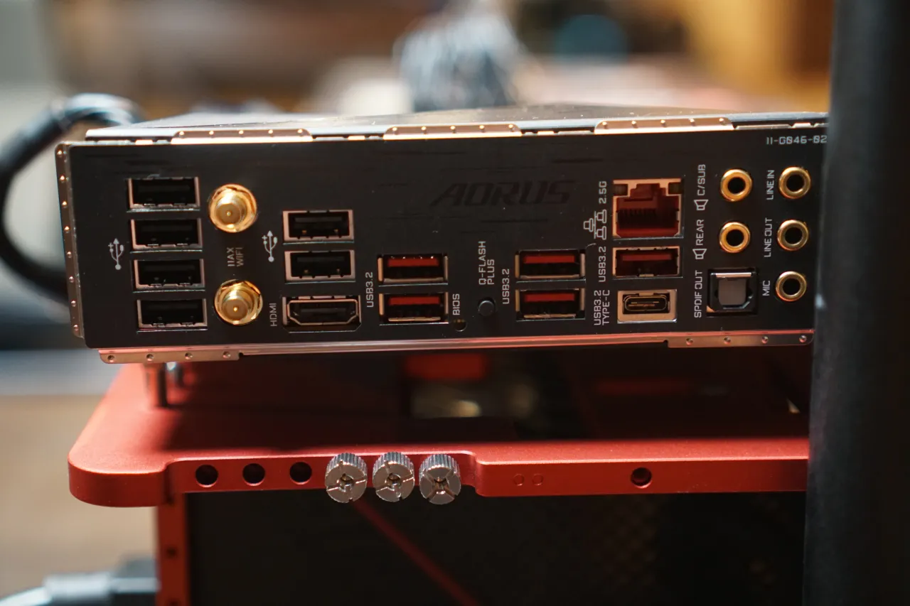 Gigabyte Q-Flash Plus dedicated USB port and button