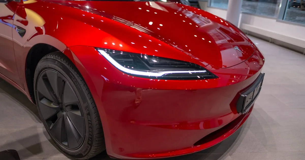 Zdjęcie Tesla ile do setki? Zaskakujące osiągi różnych modeli Tesli