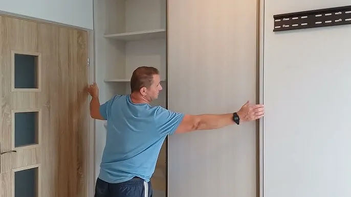 Zdjęcie Jak zrobić szafę wnękową z drzwiami otwieranymi - krok po kroku do sukcesu