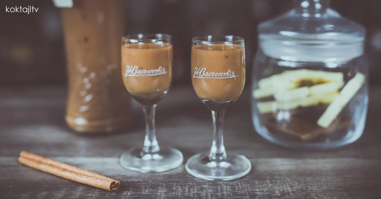 domowy likier czekoladowy w eleganckiej butelce