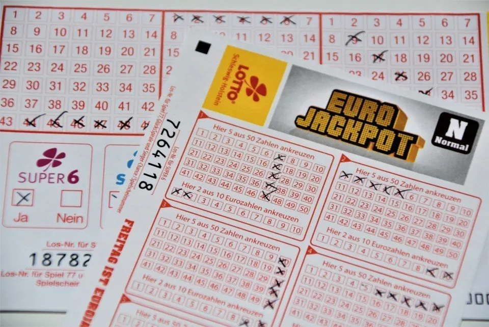 Mapa Polski z zaznaczonymi miejscami wysokich wygranych Lotto Eurojackpot