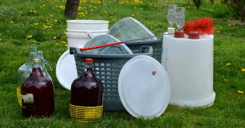 Podstawowy sprzęt do produkcji wina domowego