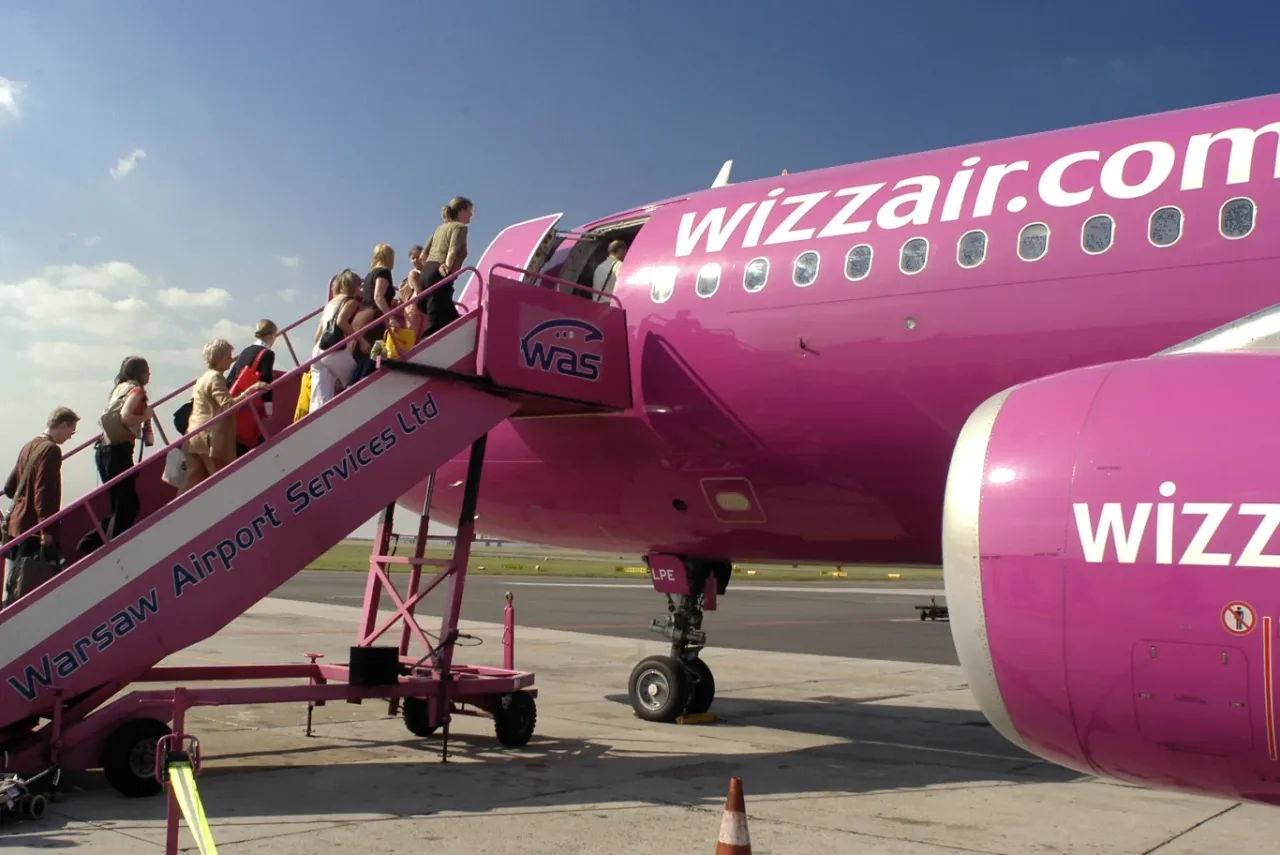 Wizz Air samolot odprawa lotnisko