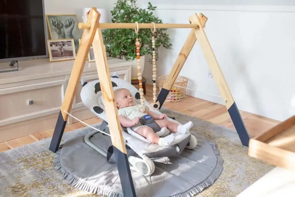 narzędzia i materiały do budowy drewnianego stojaka dla dziecka DIY