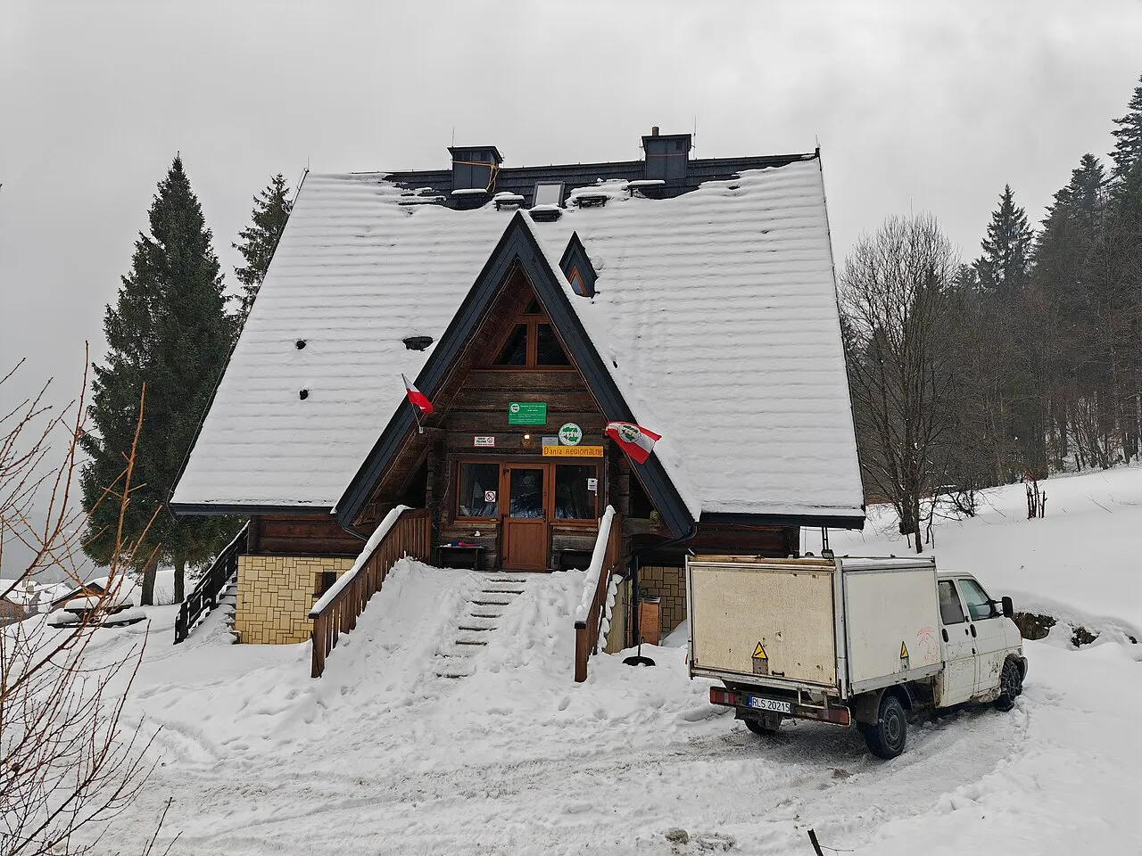 Bacówka pod Honem widok schroniska