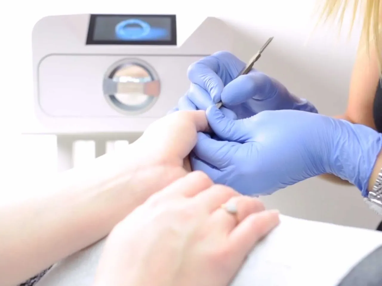 sterylizacja narzędzi kosmetycznych autoklaw, higiena w salonie kosmetycznym