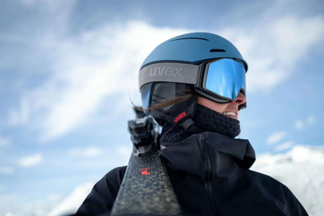 r&oacute;żne nakrycia głowy pod kask narciarski por&oacute;wnanie