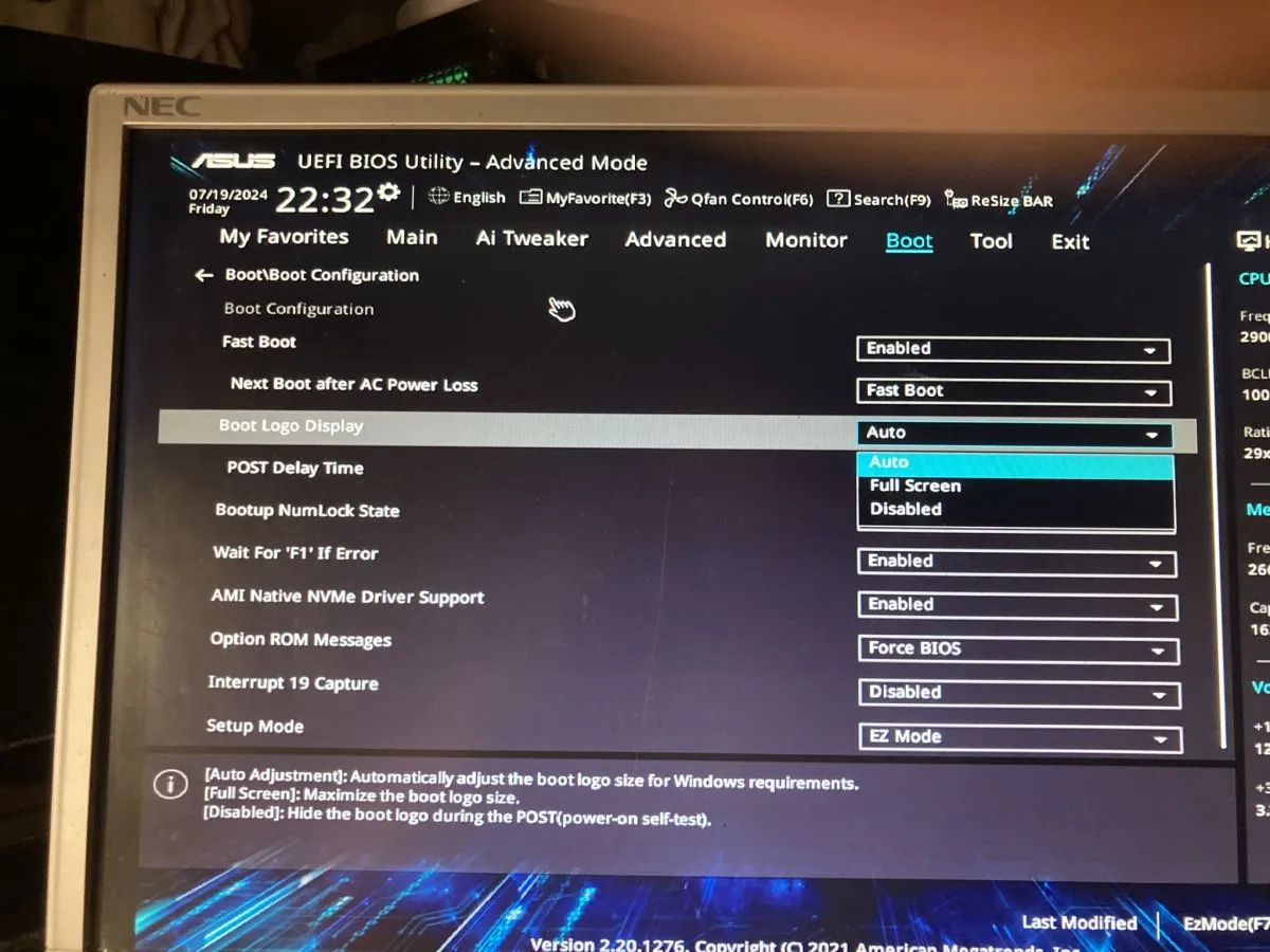 Ekran BIOS/UEFI z widocznymi informacjami o płycie głównej