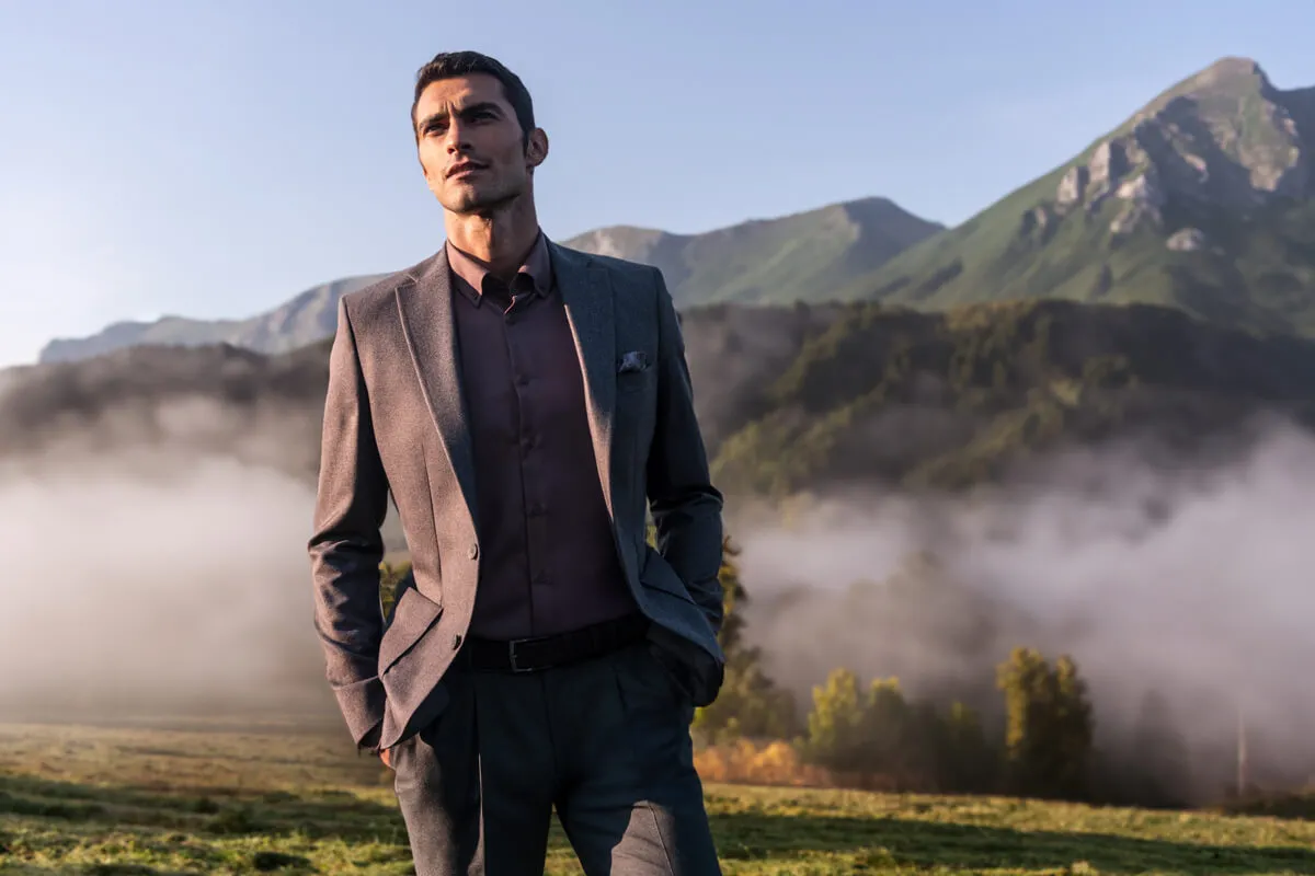 Mężczyzna pewny siebie i zadbany