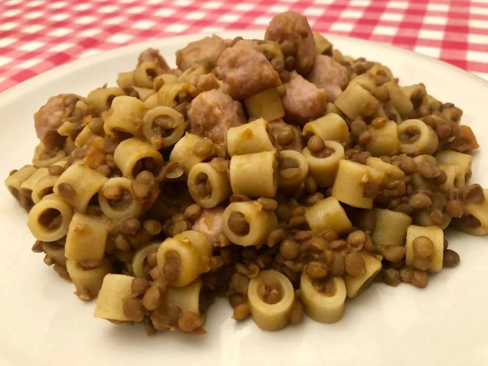 minestra di lenticchie con pasta e salsiccia
