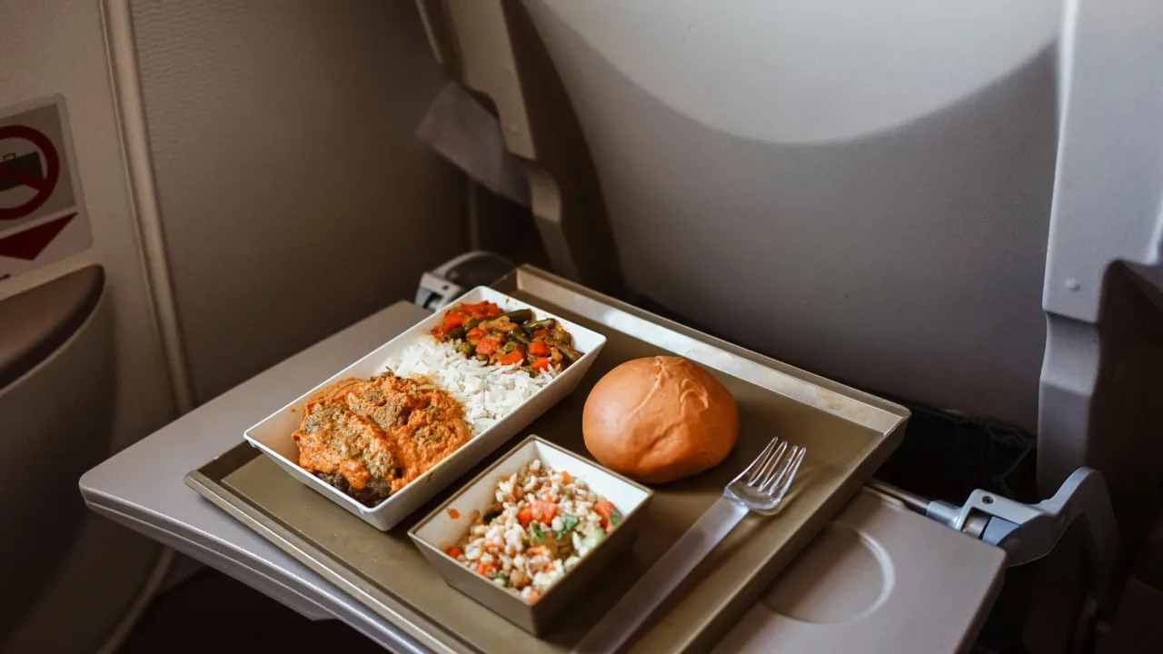 r&oacute;żne rozwiązania do transportu ciepłego jedzenia