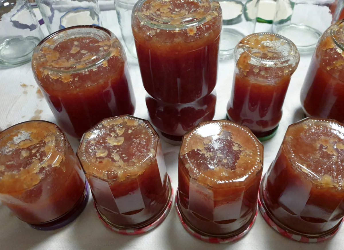 nieszczelna zakrętka soku po pasteryzacji