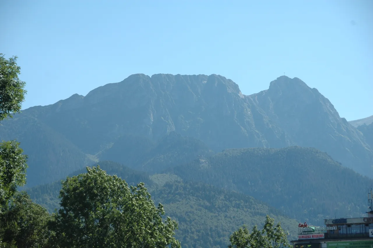 Giewont szczyt widok z daleka