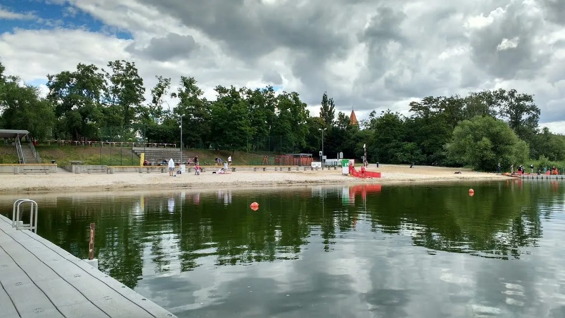 Jezioro Lusowskie plaża sporty wodne