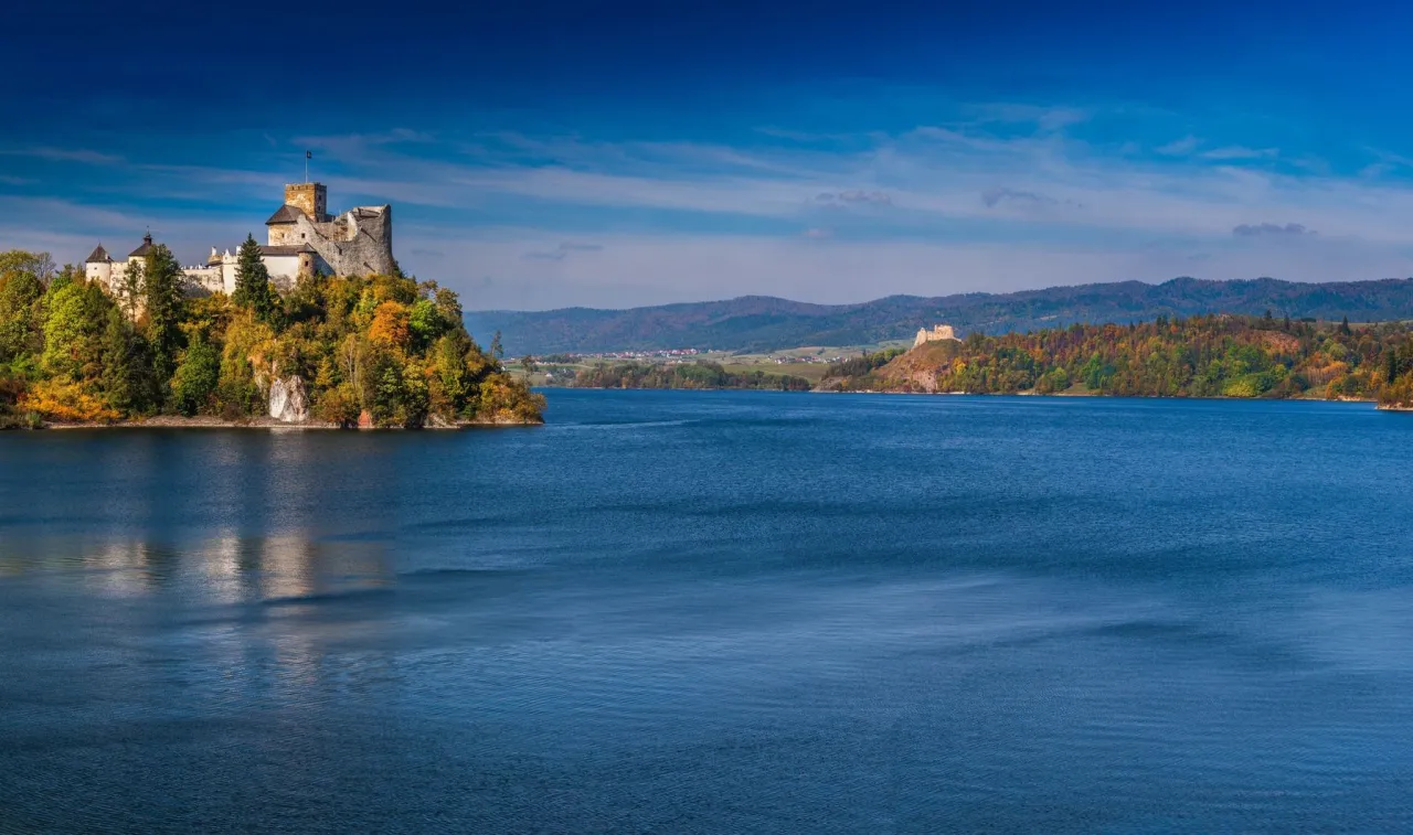 Plaża Zamajerz Niedzica widok na zamek