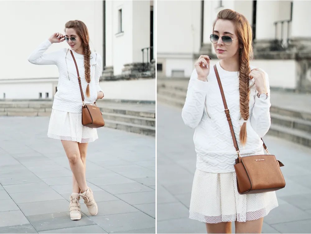 modne sneakersy na koturnie stylizacje