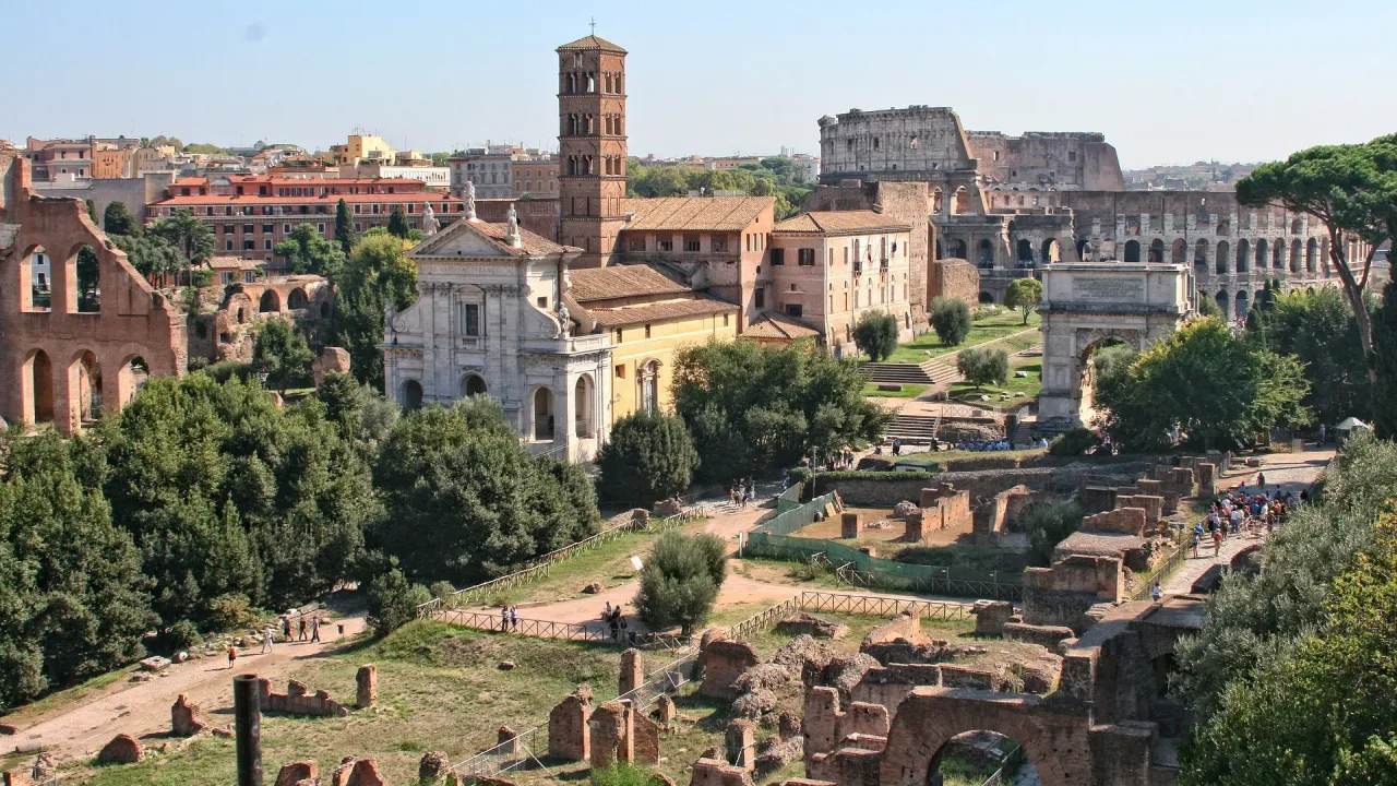 Colosseo e Foro Romano vista aerea