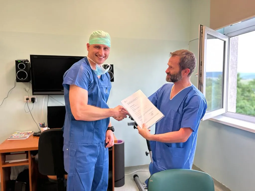 Lekarz chirurg w polskim szpitalu publicznym