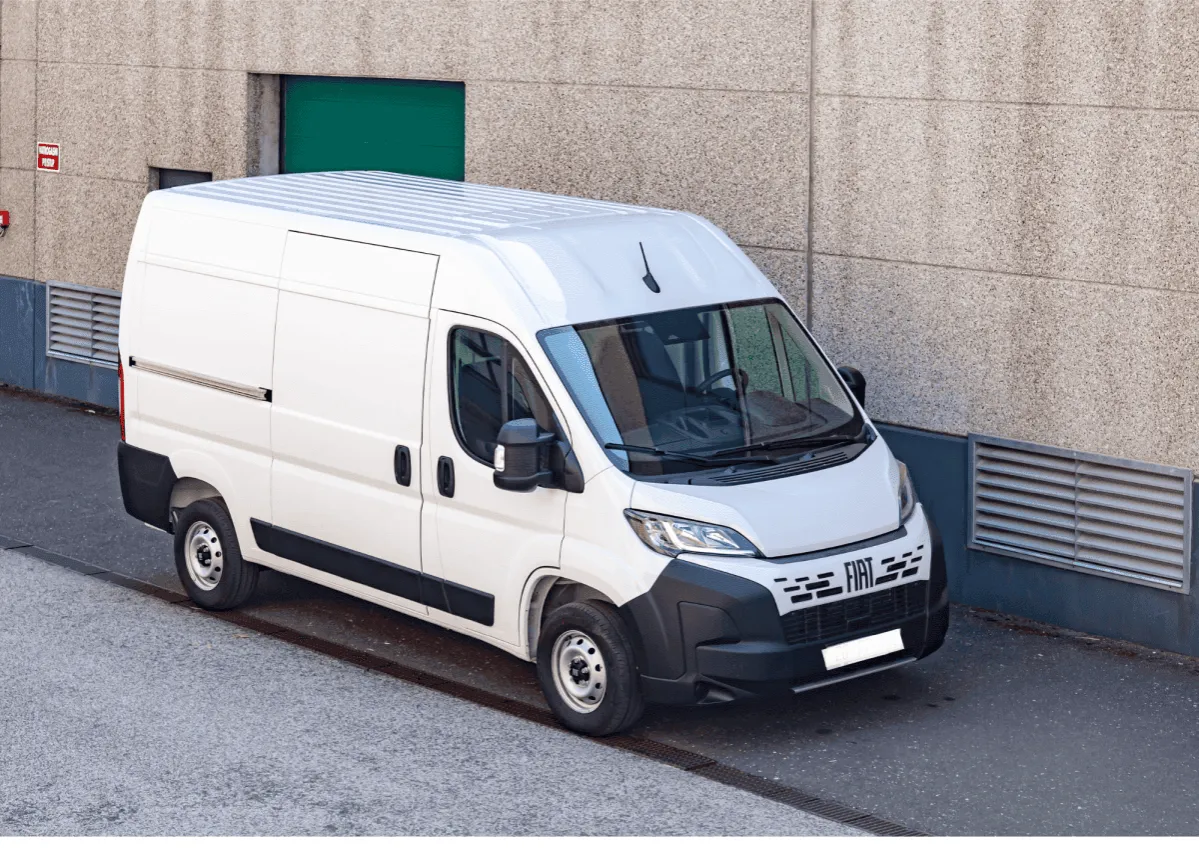 Bus dostawczy na drodze, realne spalanie