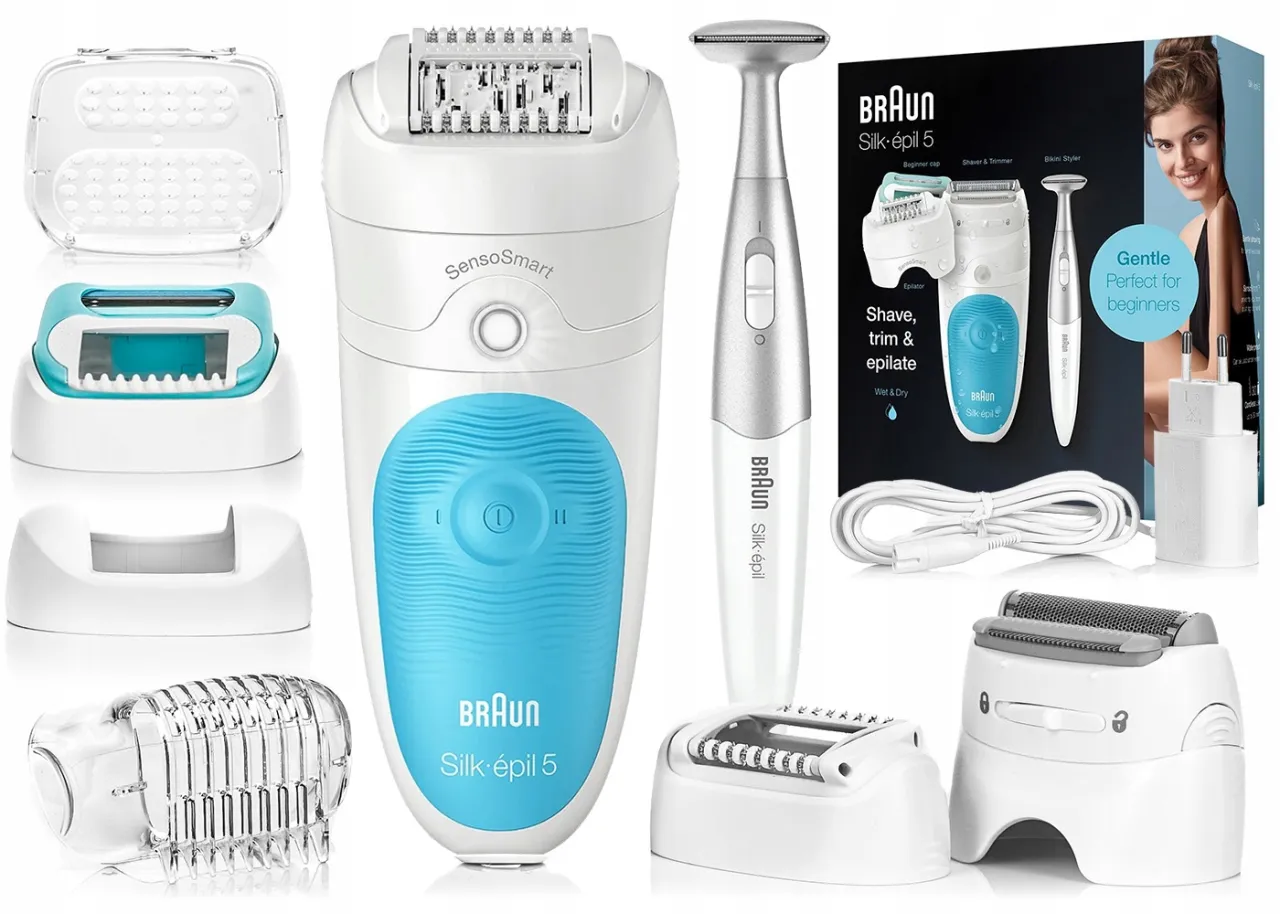 kobieta wybierająca trymer lub golarkę do bikini