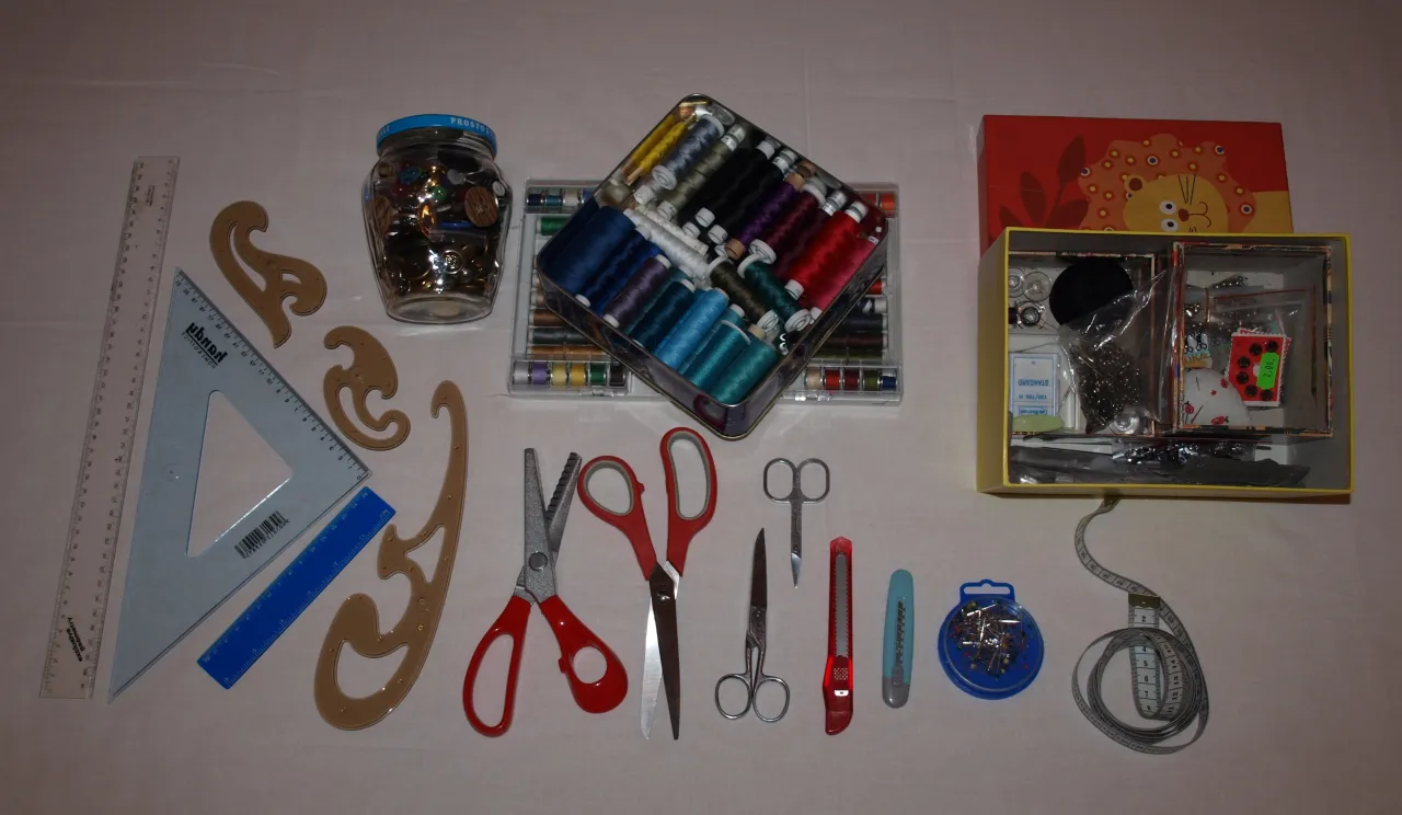 Narzędzia krawieckie do przer&oacute;bek DIY