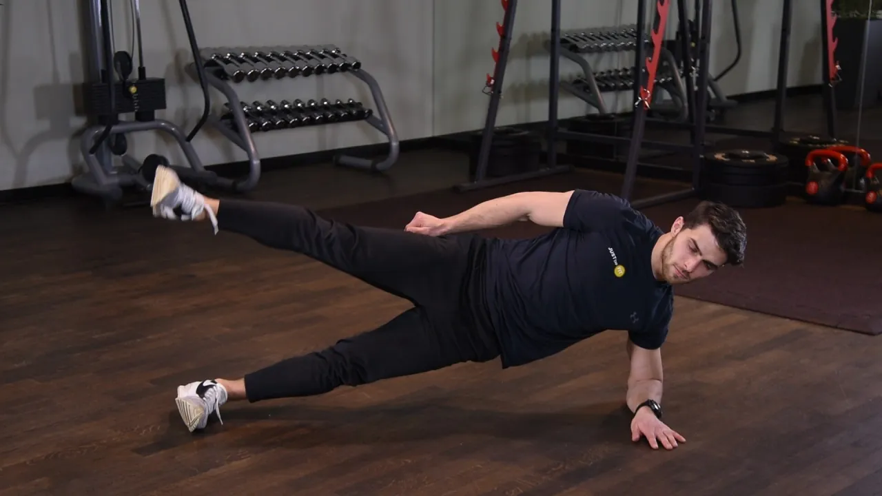 Różne warianty ćwiczenia deski (side plank, z unoszeniem nogi)