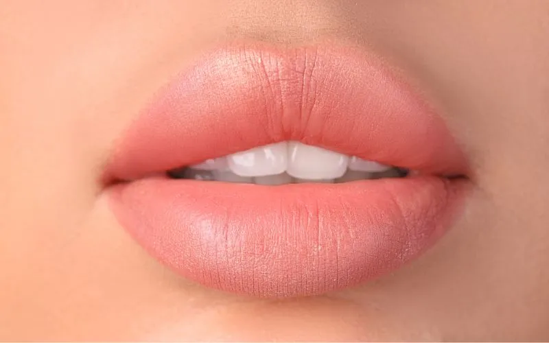 Zimne okłady na usta po zabiegu