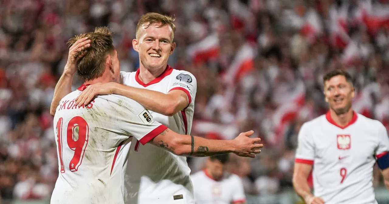 Radość po golu! Piłkarze reprezentacji Polski świętują zwycięstwo. Takie emocje towarzyszą nam, kiedy mecze reprezentacji Polski w piłce nożnej.