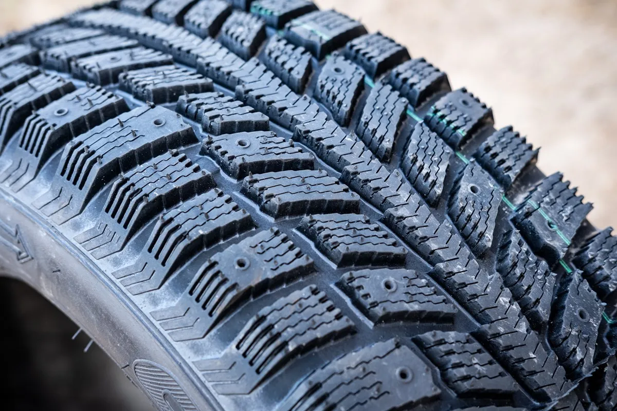 opona zimowa zbliżenie bieżnik