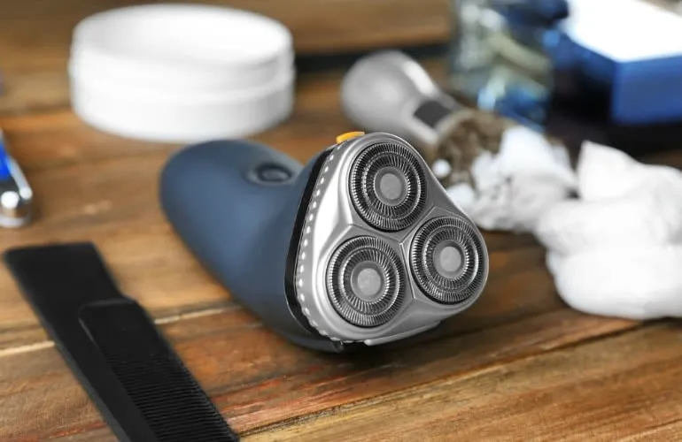 Czyszczenie golarki elektrycznej damskiej