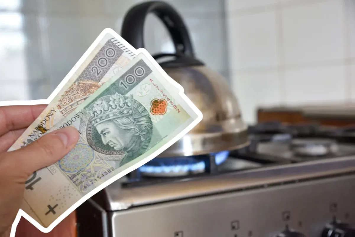 Rachunek za ogrzewanie gazem rośnie. Dwie polskie st&oacute;wy i dwusetka w dłoni nad czajnikiem na gazie.