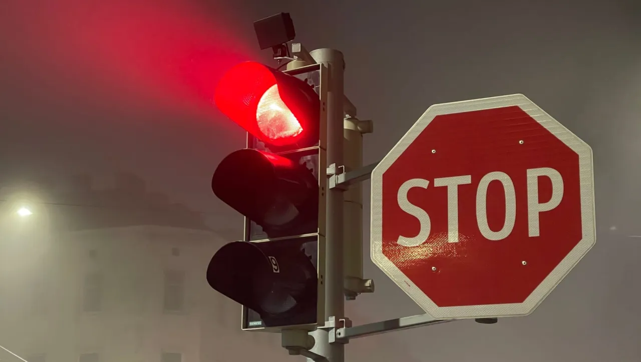 Czerwone światło zakaz stop dla pracodawcy